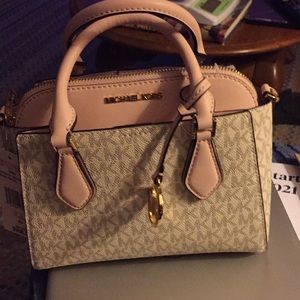 Michael Kors 2-1 small purse / crossbody